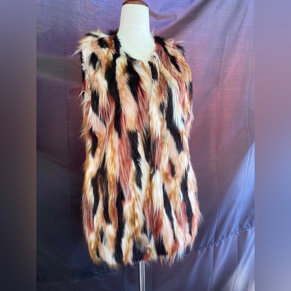 Romeo & Juliet Couture Faux Fur Vest – Multicolor Animal Print, Size S - Picture 2 of 6